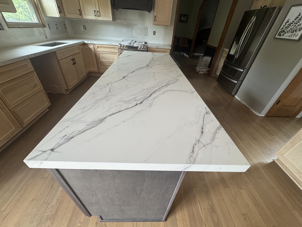 Calacatta Lincoln Lux Quartz